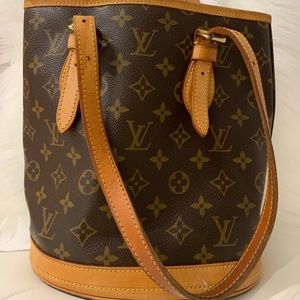 Auth Louis Vuitton bucket bag.